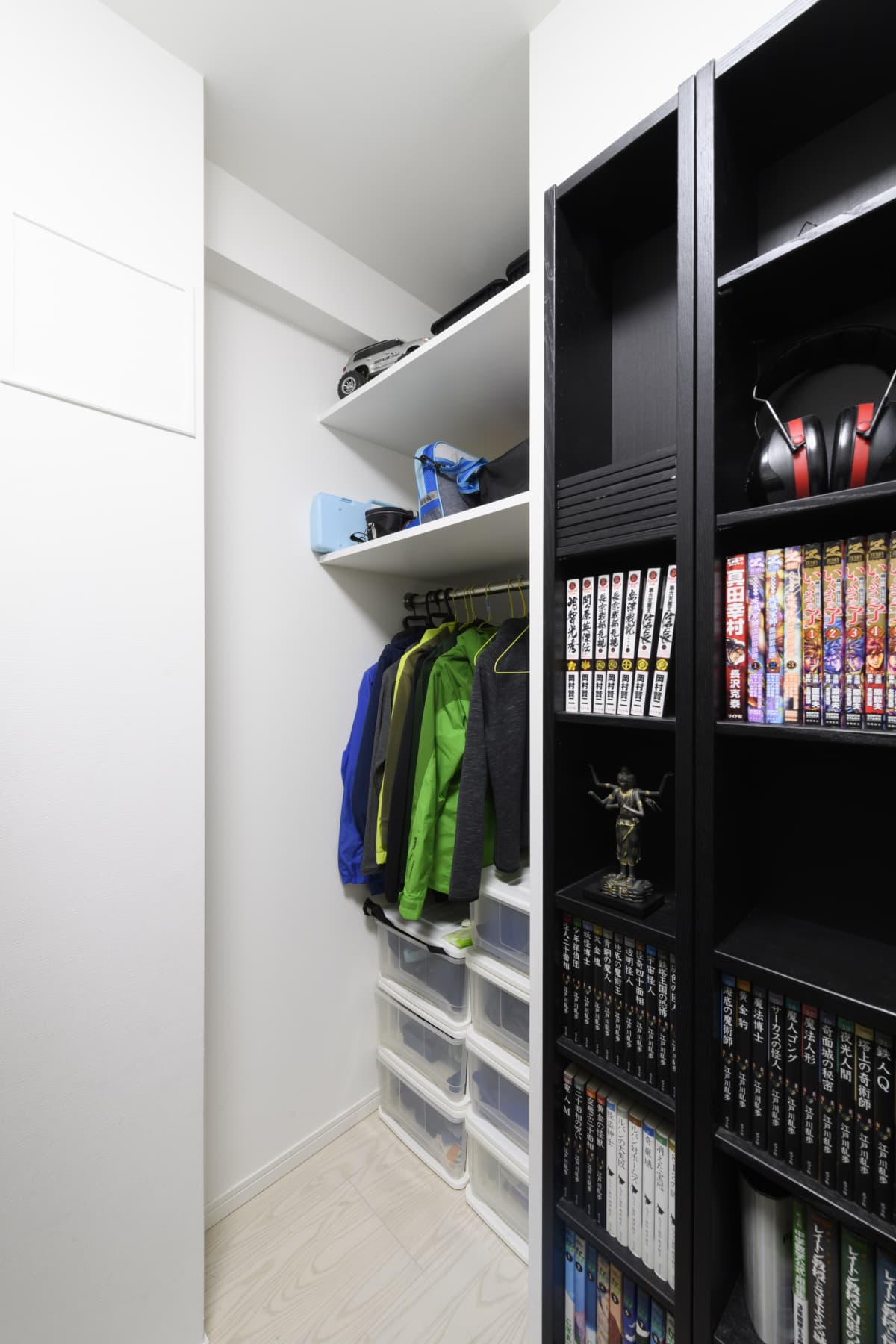 収納は使いやすさと圧迫感を減らすため、二部屋ともオープン